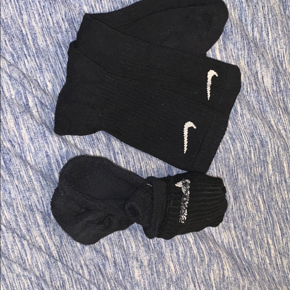 black NIKE socks